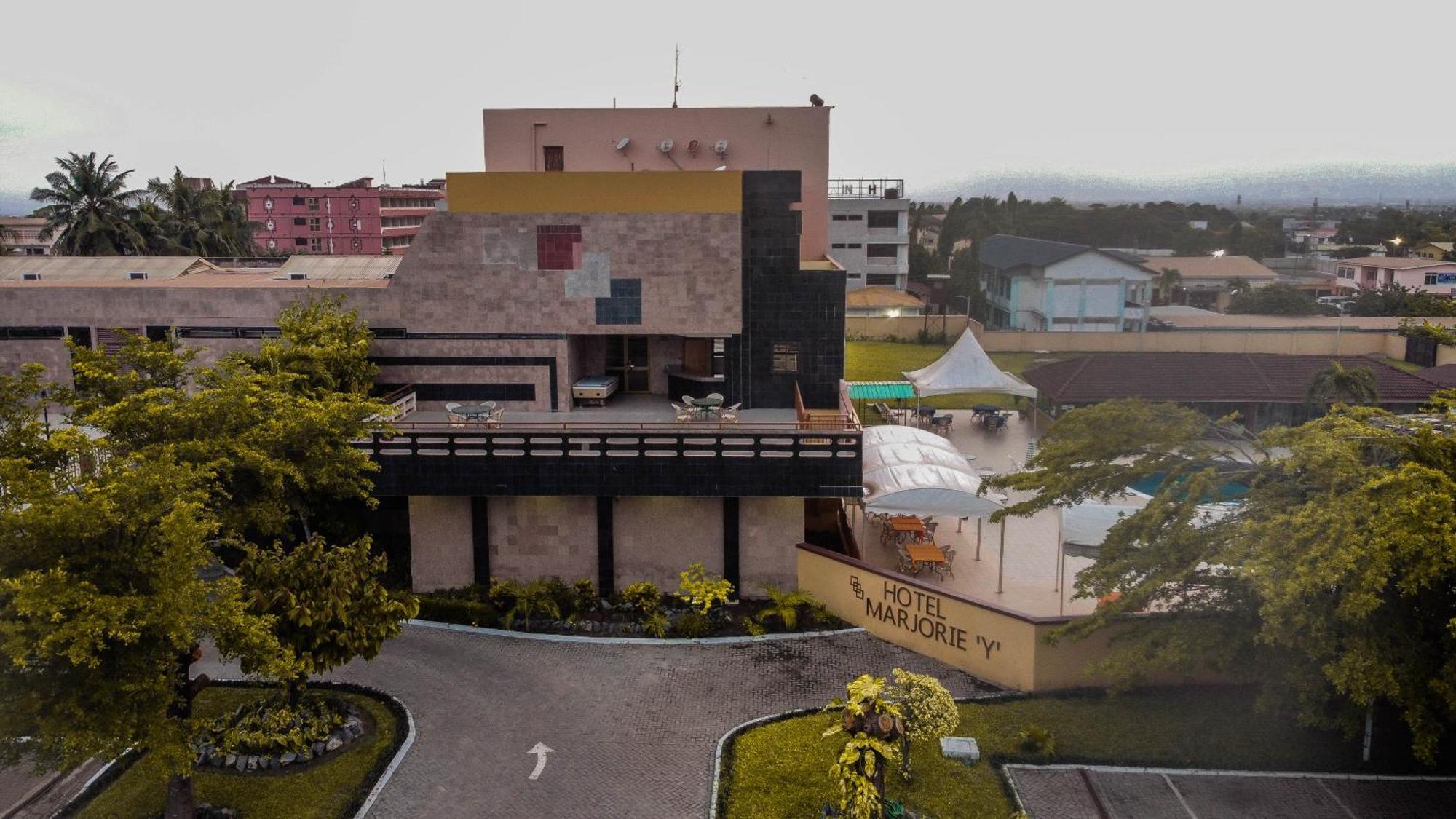 Hotel Marjorie 'Y' Tema Buitenkant foto