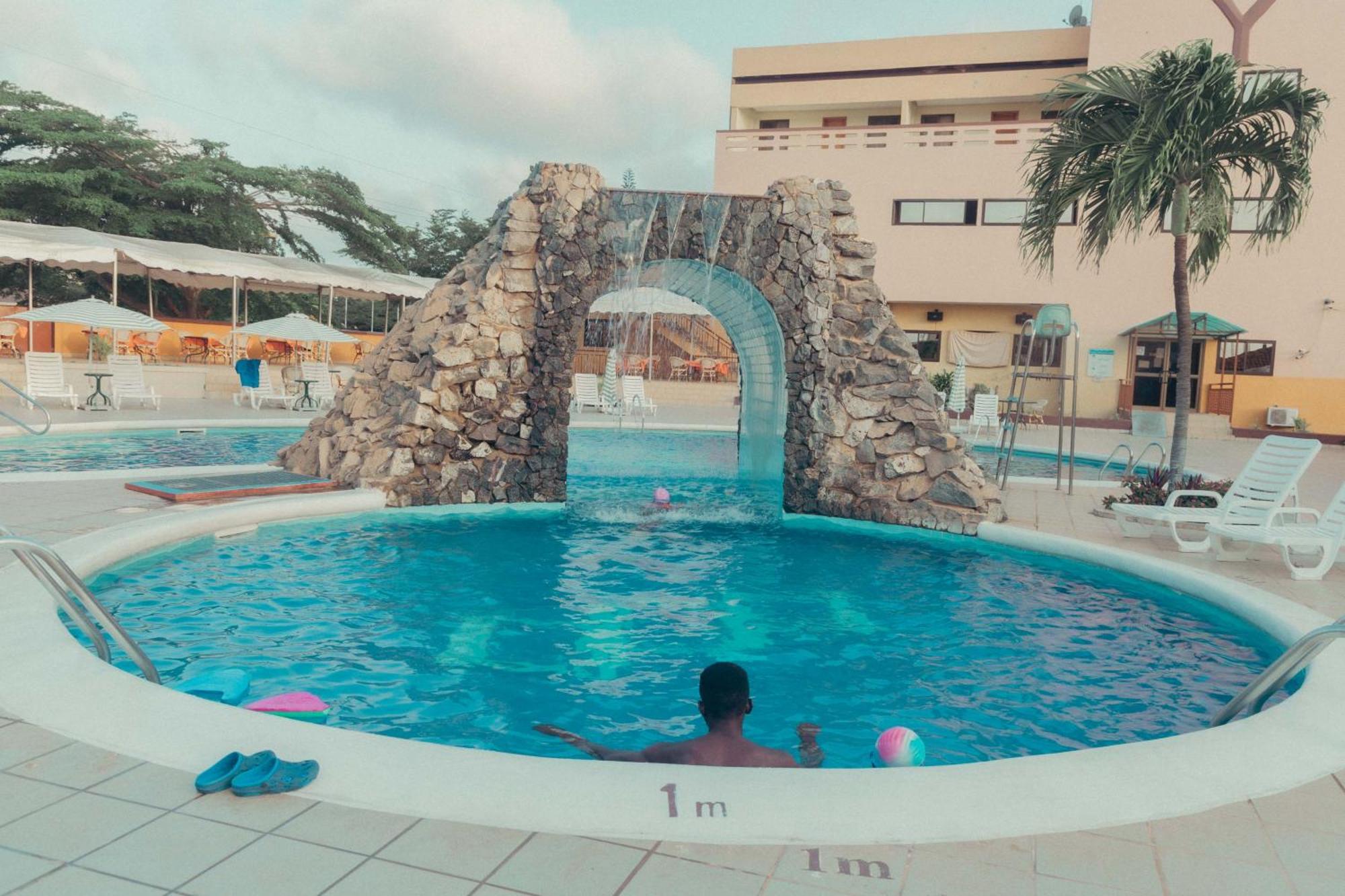 Hotel Marjorie 'Y' Tema Buitenkant foto